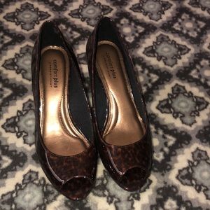 NWOT Comfort Plus by Predictions Womens Tortoise Print Peep Toe Wedge